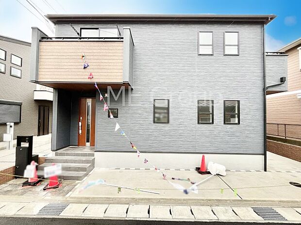 洗練された外観、上質な住空間が広がる室内は永く安心して過ごせる住居です。 　