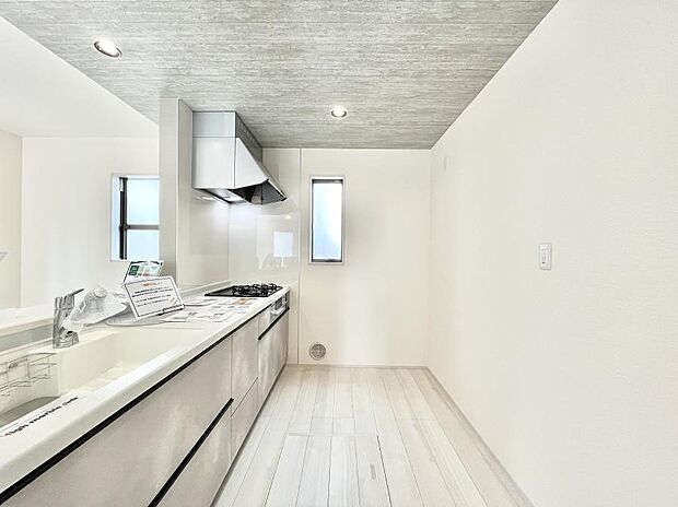 ゆとりあるキッチンではご家族と楽しくお料理ができます。