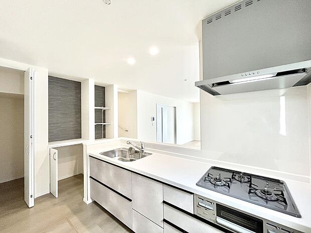 料理をしながらでもご家族との会話を楽しめる対面キッチン