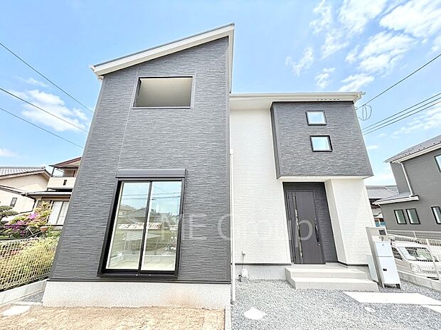 たっぷりの陽光と開放感に包まれる明るい住まい