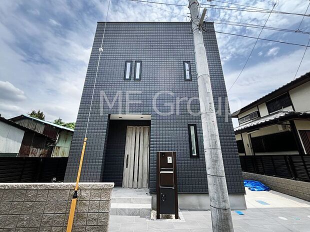 洗練された外観、上質な住空間が広がる室内は永く安心して過ごせる住居です。