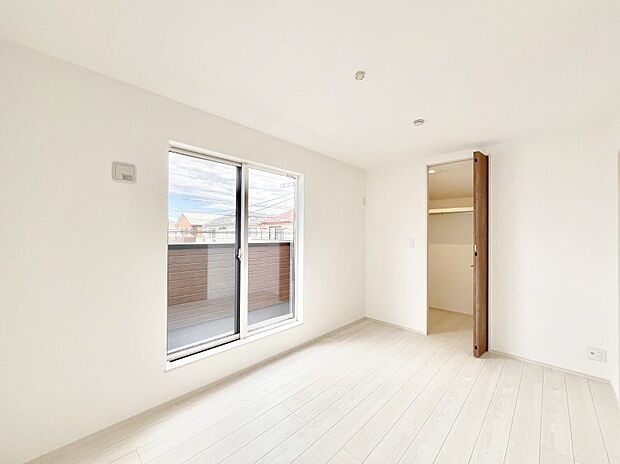 爽やかな日差しがお部屋全体を優しく包み込んでくれます