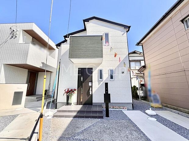 シンプルで落ち着きのある建物は住むかたの個性でオリジナルなものになっていきます。