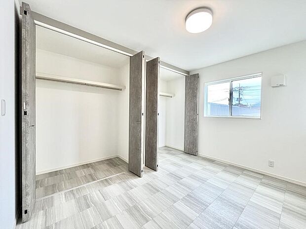 【寝室】収納も充実しています！どんなお部屋にするか考えるのが楽しみですね。