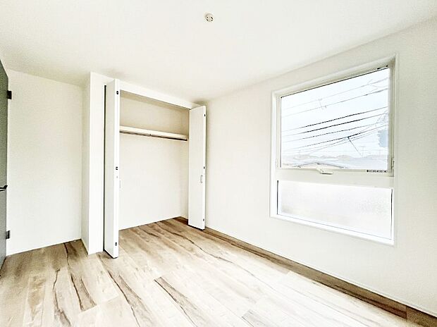 【寝室】収納が充実しているので居住スペースを広々使えます