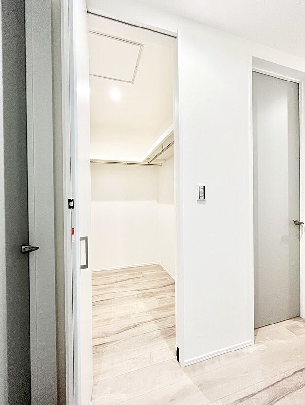 【ウォークインクローゼット】各室収納+ファミリークローゼットで収納充実