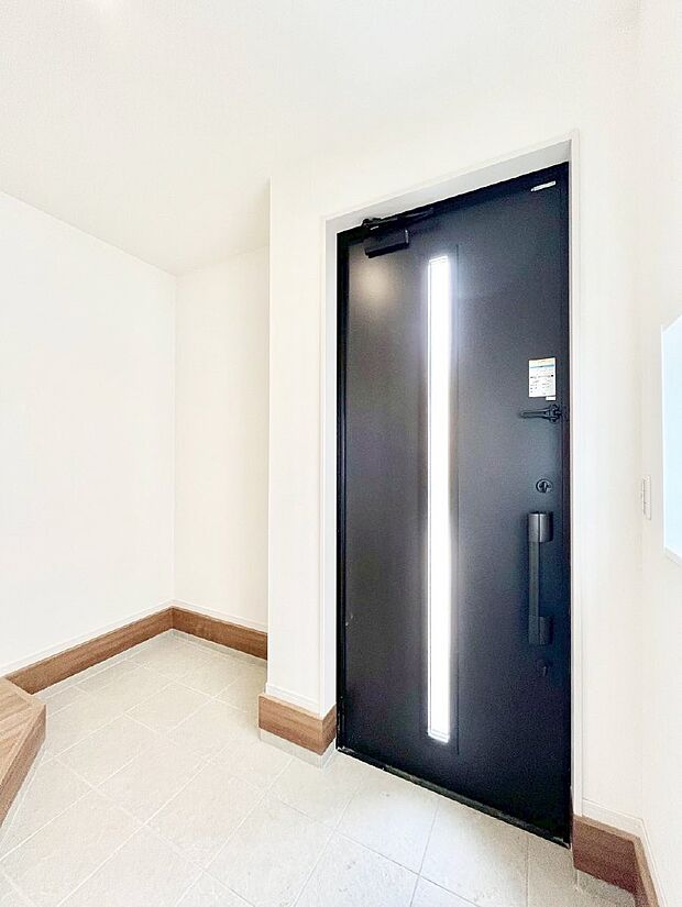 【玄関】家族の帰宅やお客様をあたたかく迎える玄関