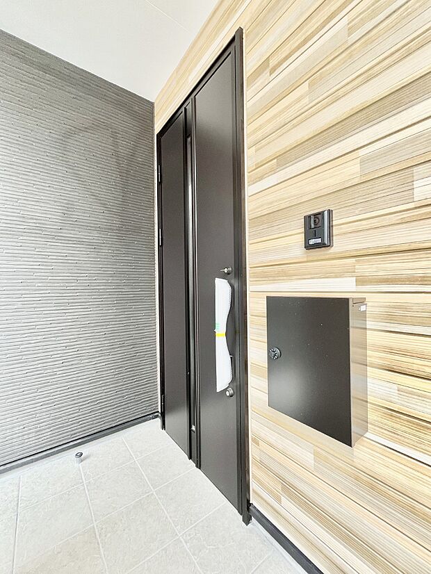 【玄関】大切な家族、来客を出迎える玄関。