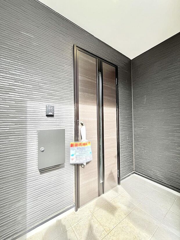 【玄関】大切な家族、来客を出迎える玄関。