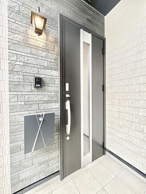 【玄関】大切な家族、来客を出迎える玄関。