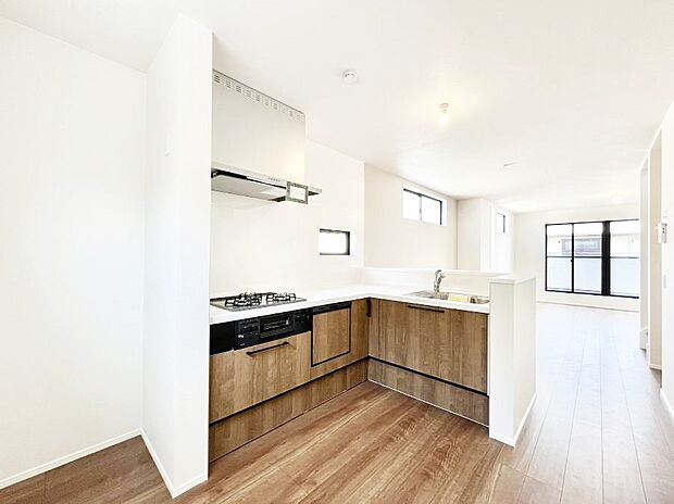 【ダイニングキッチン】料理をしながらご家族との会話を楽しめる対面カウンターキッチン