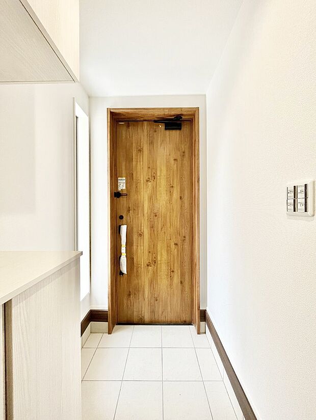 【玄関】家族の帰宅やお客様をあたたかく迎える玄関