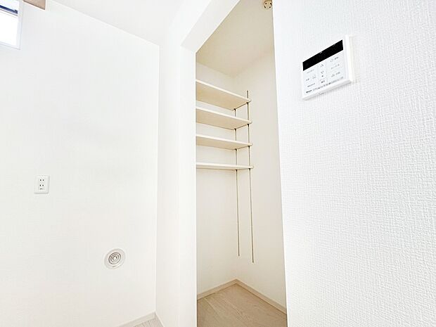 【パントリー】キッチンにはパントリー！食材のストックはもちろん、日用品の収納など使い方はいろいろ！