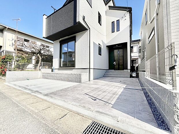 【駐車場】目の前が駐車場だと、雨の日も、大量にお買い物をした時も便利ですよね