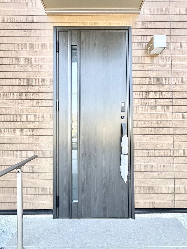 【玄関】大切な家族、来客を出迎える玄関。