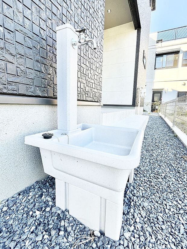 【その他現地】外水栓があると、庭のお手入れやちょっとした手洗い・洗車に便利です！