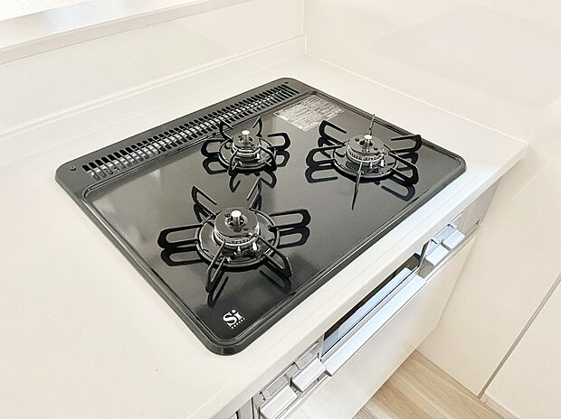 【三ツ口コンロ】三口ガスコンロでお料理が一気にはかどりそう    