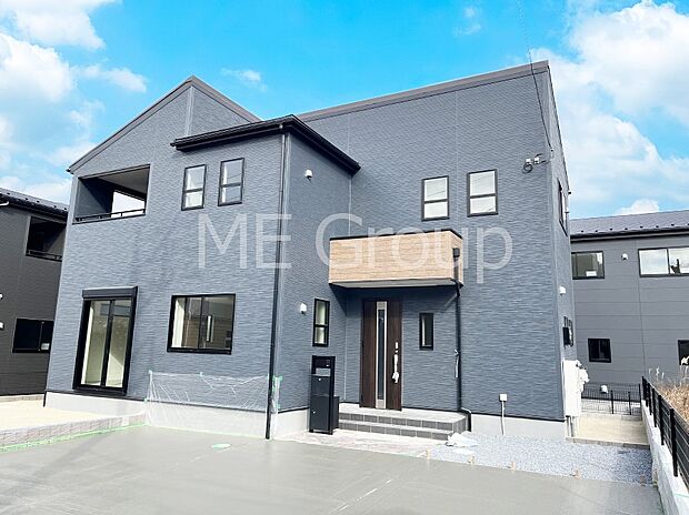 【現地外観写真】たっぷりの陽光と心地よい風が舞い込む住まい