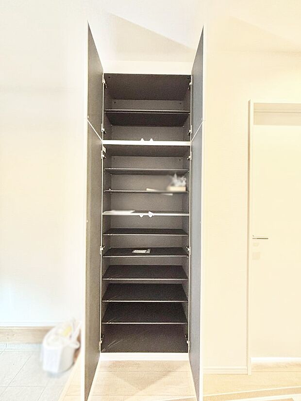 【収納】散らかりがちな玄関もスッキリの玄関収納付