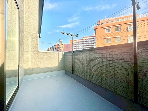 【バルコニー】開放感あるルーフバルコニー