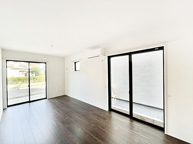 【リビングダイニング】家族団らんの時間も増えそうなくつろぎのリビングダイニング。   