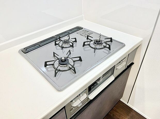 【三ツ口コンロ】三口ガスコンロでお料理が一気にはかどりそう。  