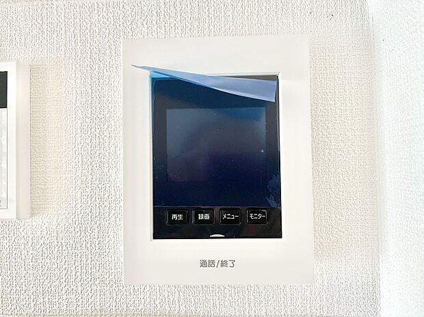 【TVモニター付きインターフォン】訪問者が一目でわかる安心のＴＶモニター付きインターホン。 
