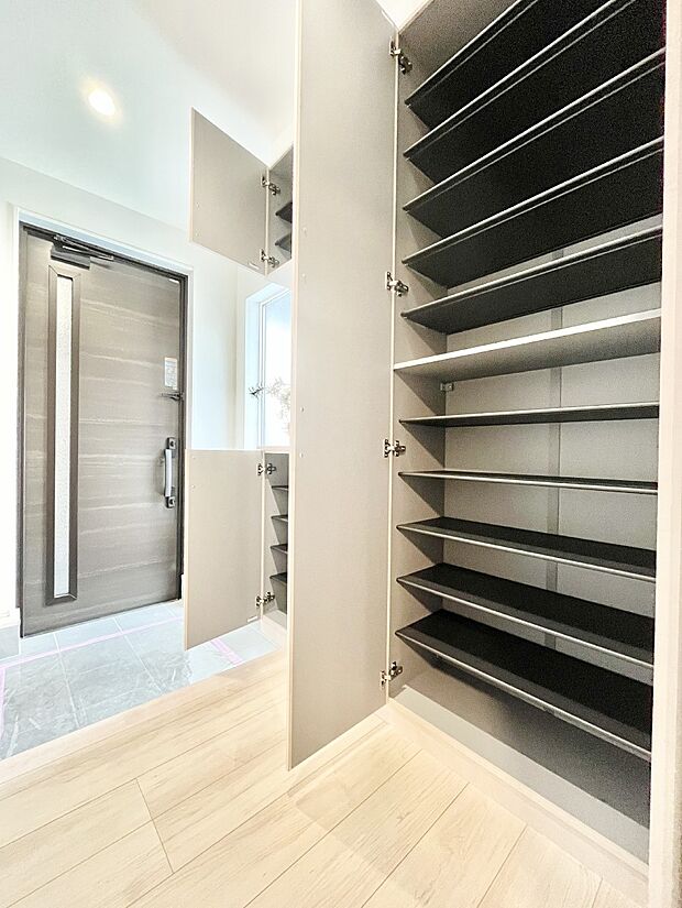 【収納】収納力ある下駄箱の活用で玄関廻りはいつでもスッキリ