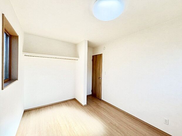 【寝室】収納が充実しているので居住スペースを広々使えます