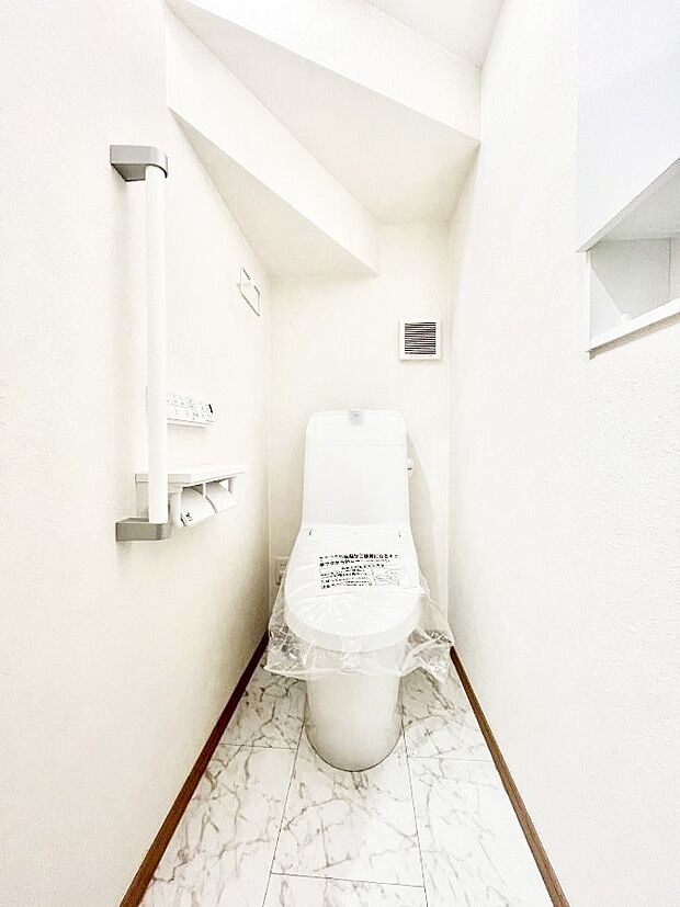 【トイレ】トイレは温水洗浄機能付き