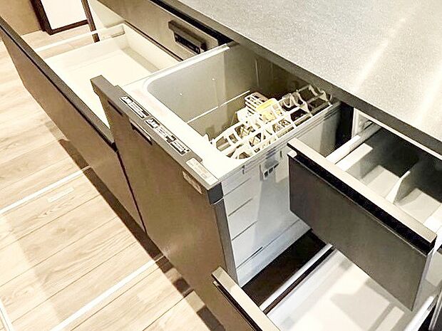 【食洗機】面倒なお片づけは食洗機にお任せ！家事の負担が減って、時間にも気持ちにもゆとりができます。