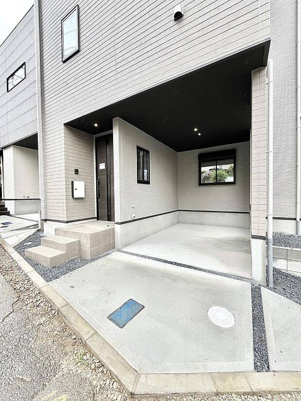 【駐車場】雨風から大切な愛車を守るビルトインガレージ  