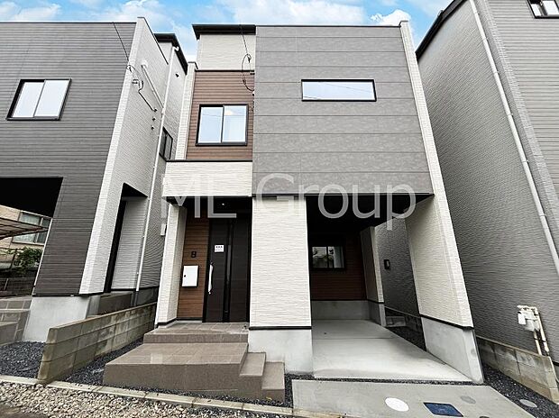 【現地外観写真】たっぷりの陽光と心地よい風が舞い込む住まい