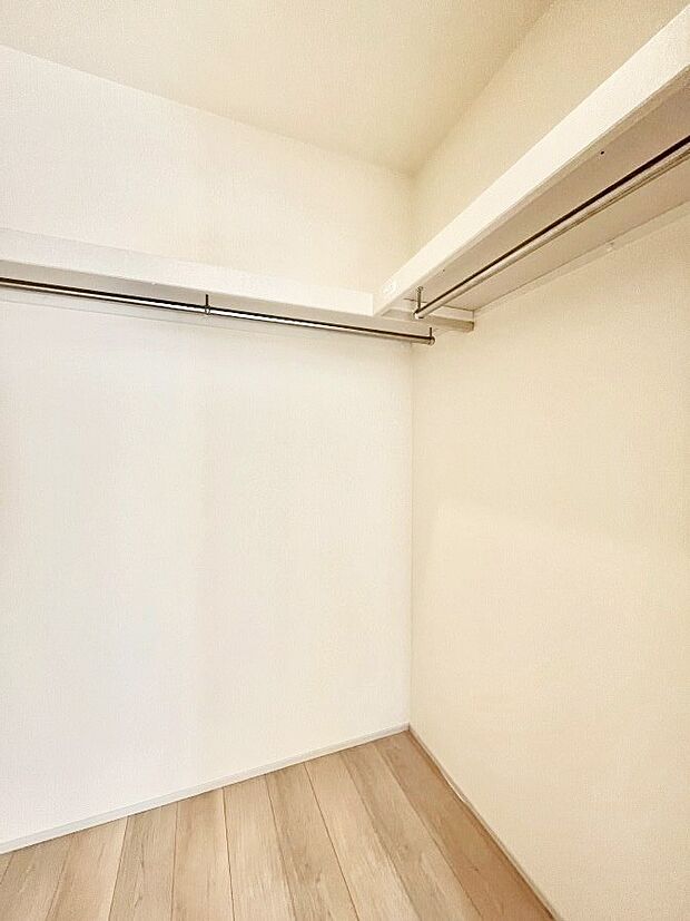 【ウォークインクローゼット】ウォークインクローゼットの活用で生活空間スッキリ