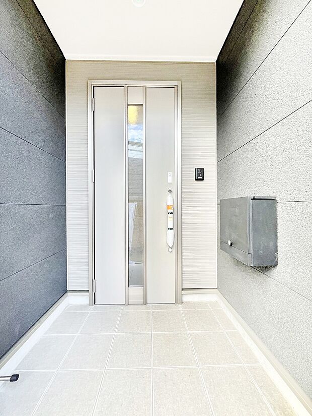 【玄関】大切な家族、来客を出迎える玄関。