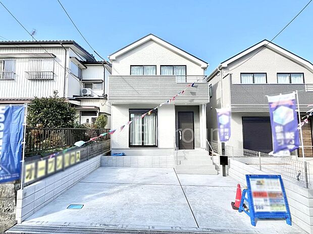 【現地外観写真】洗練された外観、上質な住空間が広がる室内は永く安心して過ごせる住居です。 