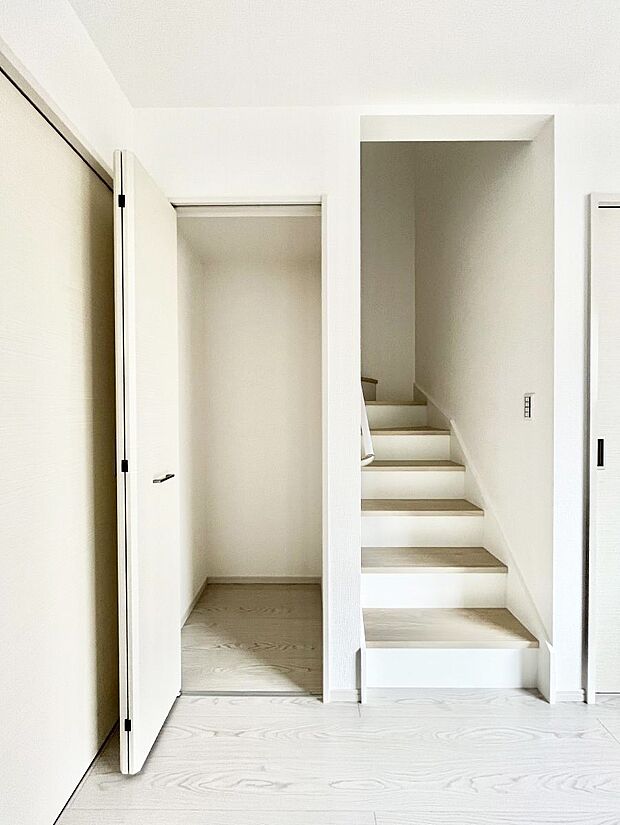 【リビング収納】リビング収納。ここに収納があると物が集まるLDKがスッキリ片付きそうですね。