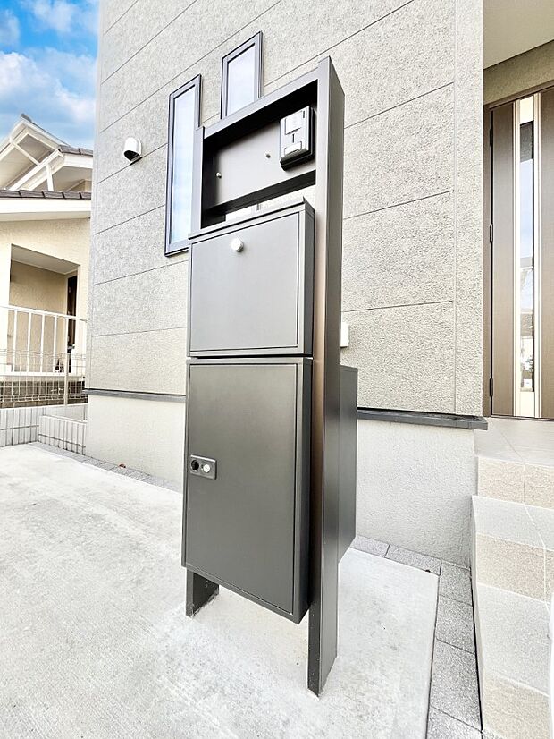 【その他現地】表札・インターホン・ポストをひとつに集約