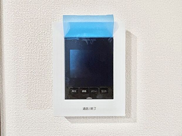 【TVモニター付きインターフォン】訪問者が一目でわかる安心のＴＶモニター付きインターホン。 