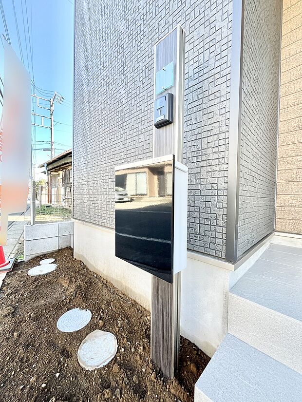 【その他現地】表札・インターホン・ポストをひとつに集約