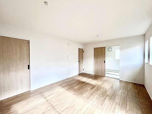 【リビングダイニング】落ち着いた雰囲気のLDKは家族みんなの快適空間