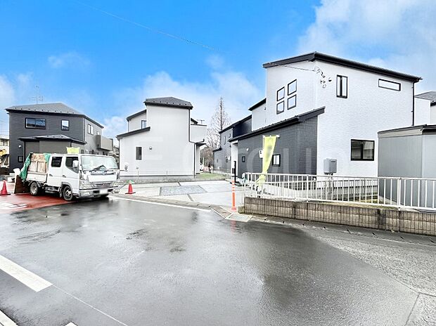 【前面道路含む現地写真】堂々完成!! ここから始まる新生活を応援いたします!