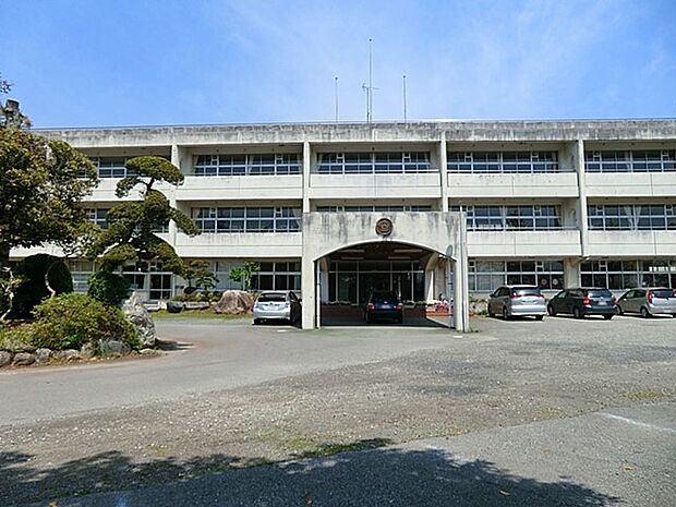 富士見中学校(約2,100m・徒歩27分)