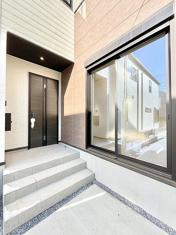 【玄関】大切な家族、来客を出迎える玄関。