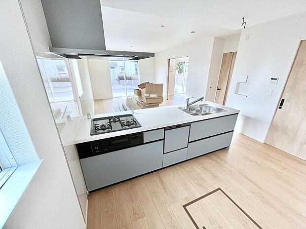 【ダイニングキッチン】料理をしながらご家族との会話を楽しめる対面カウンターキッチン