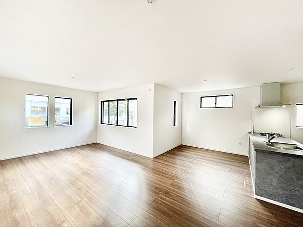 【リビングダイニング】家族団らんの時間も増えそうなくつろぎのリビングダイニング。   