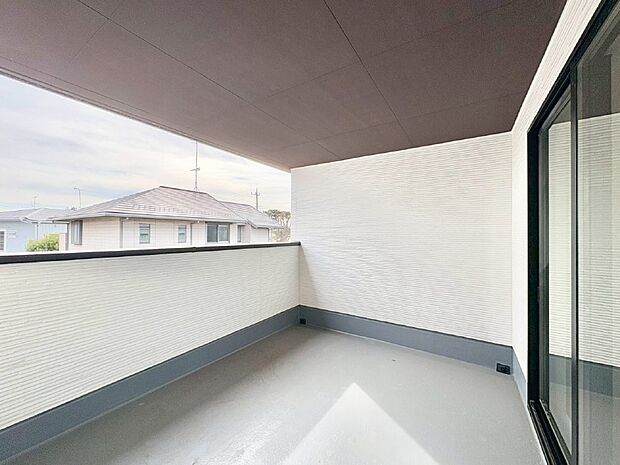 【バルコニー】開放感あるテラスバルコニー