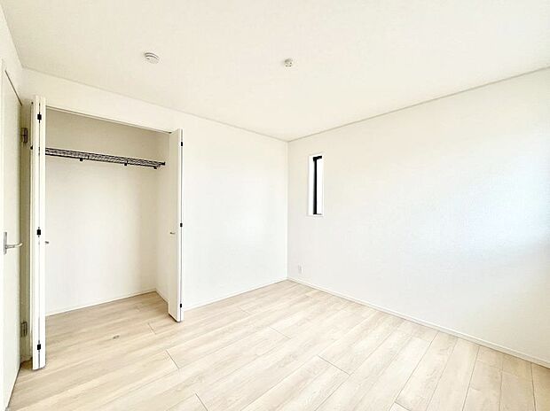 【寝室】収納が充実しているので居住スペースを広々使えます