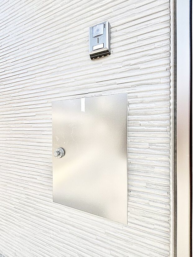 【その他現地】シンプルなデザインのポスト