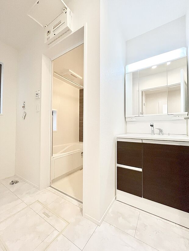 【ランドリースペース】広々とゆとりのあるランドリースペース。